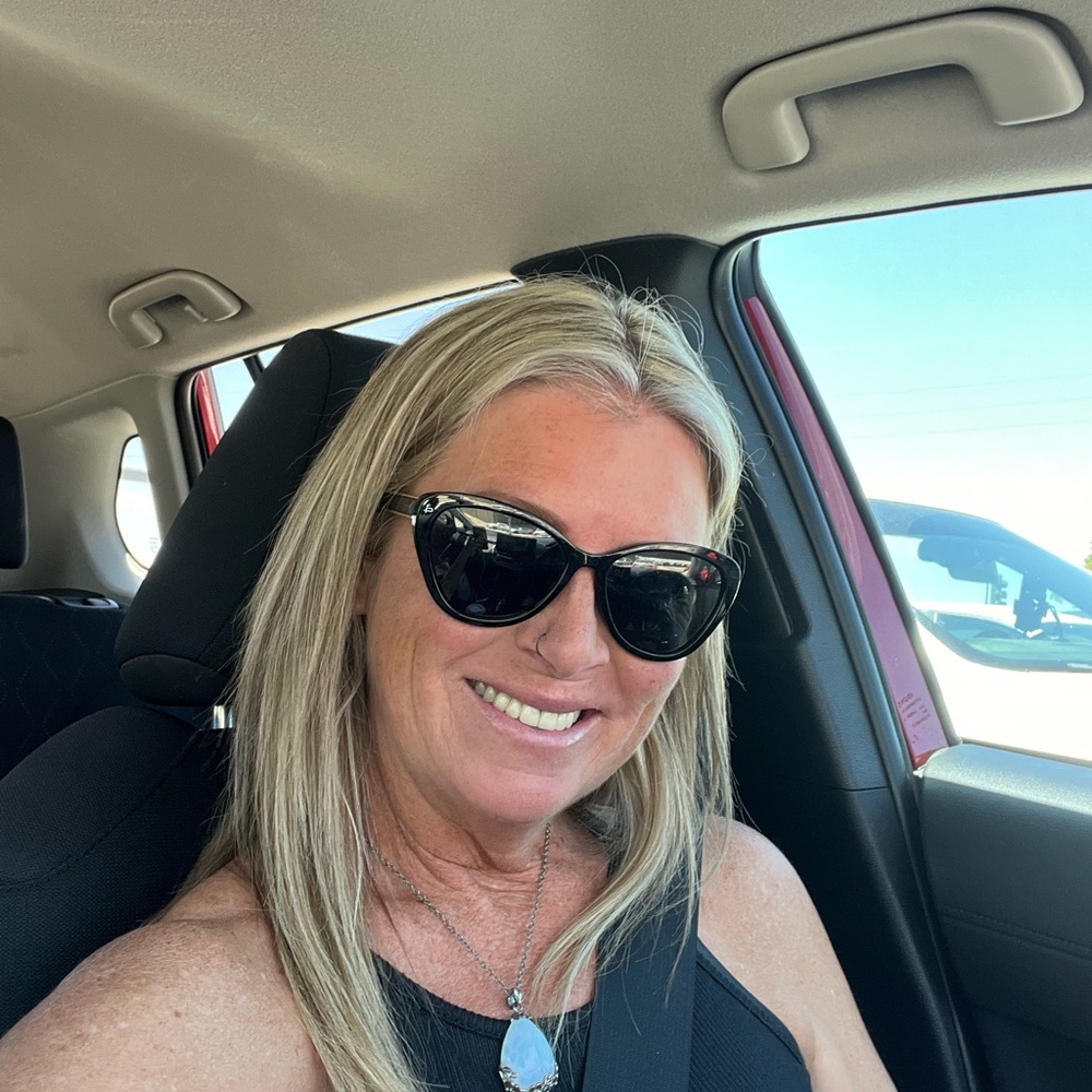 Meet your Posher, Connie